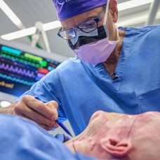 У США вперше пересадили чоловіку донорське око: хірурги називають результати "проривом"!